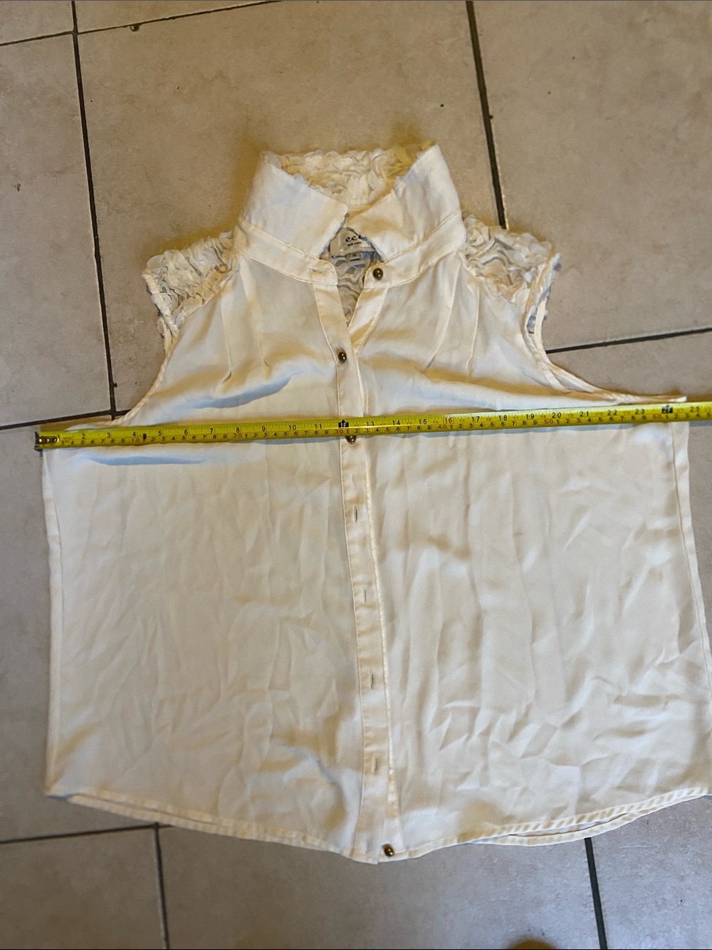 ECI Sleeveless Ivory Ruffle-Collar Button Front Blouse - Picture 11 of 15